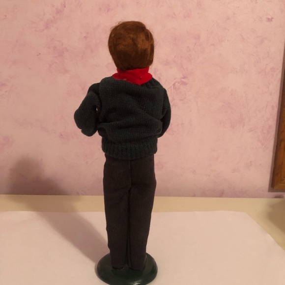 Byers Choice Caroler - Picture 6 of 14